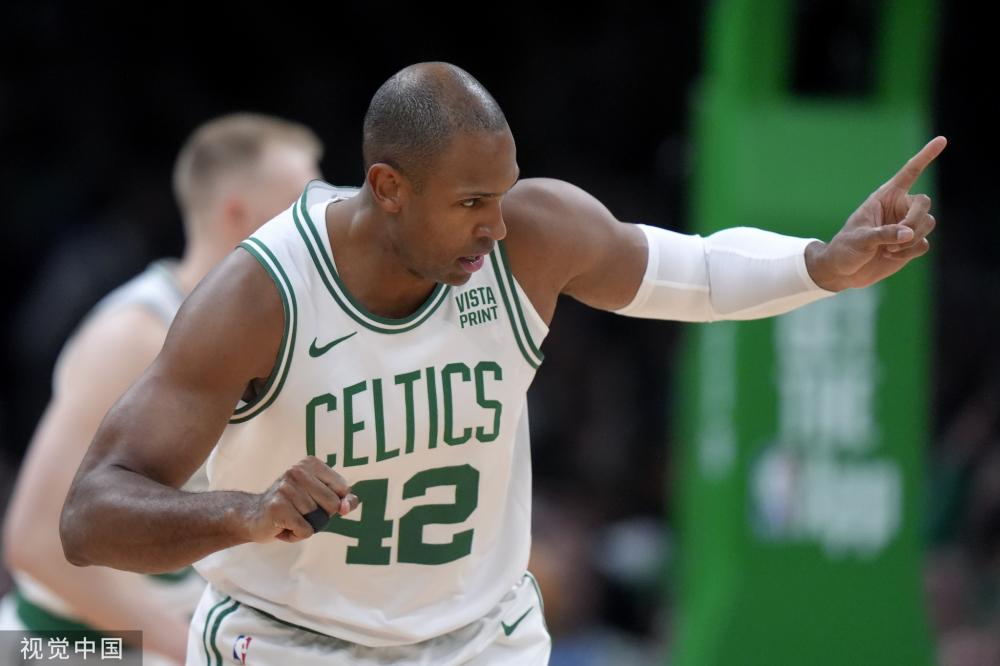 她的表现似 她的表现似