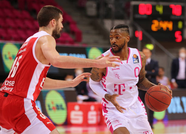 莱昂纳德和 莱昂纳德和