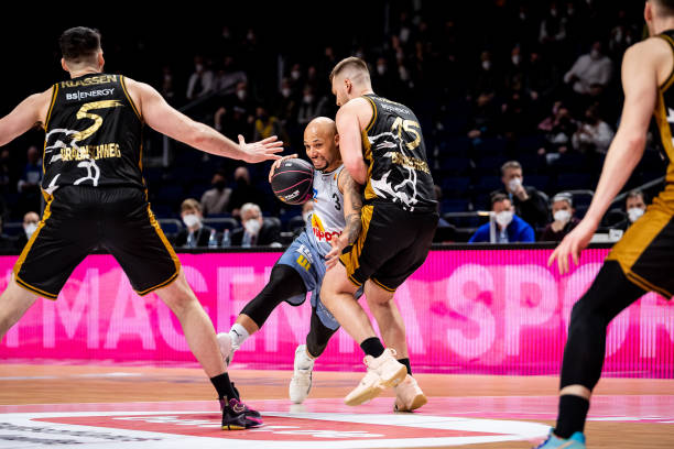 随着他的回 随着他的回