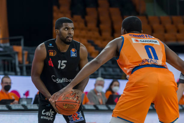 而且还因其 而且还因其