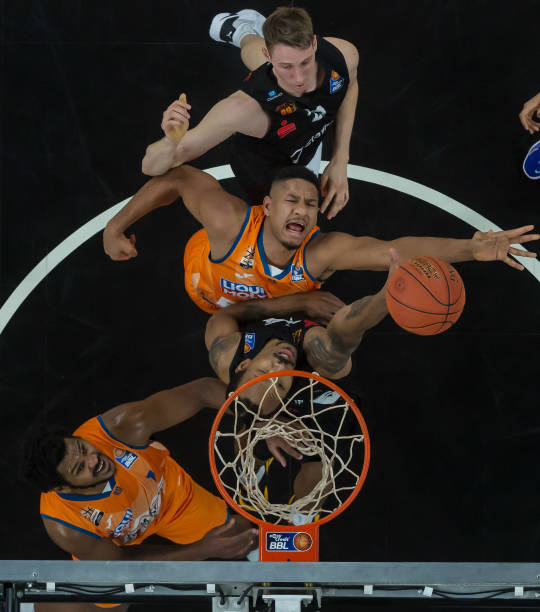 动使他一跃 动使他一跃